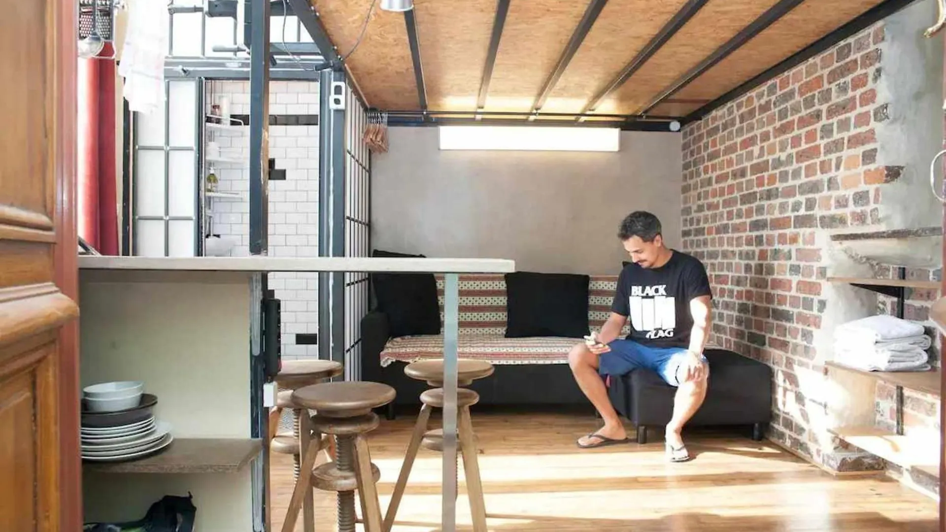 Cosy Quiet And Well Appointed Studio Apartment Paris