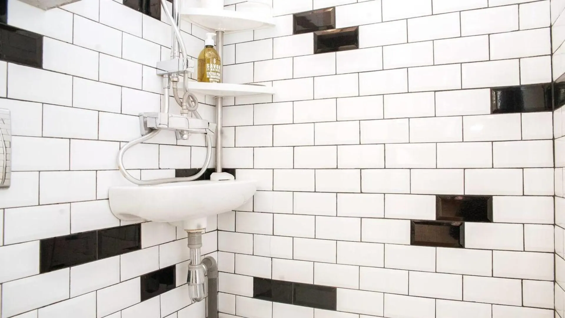 Cosy Quiet And Well Appointed Studio Apartment Paris