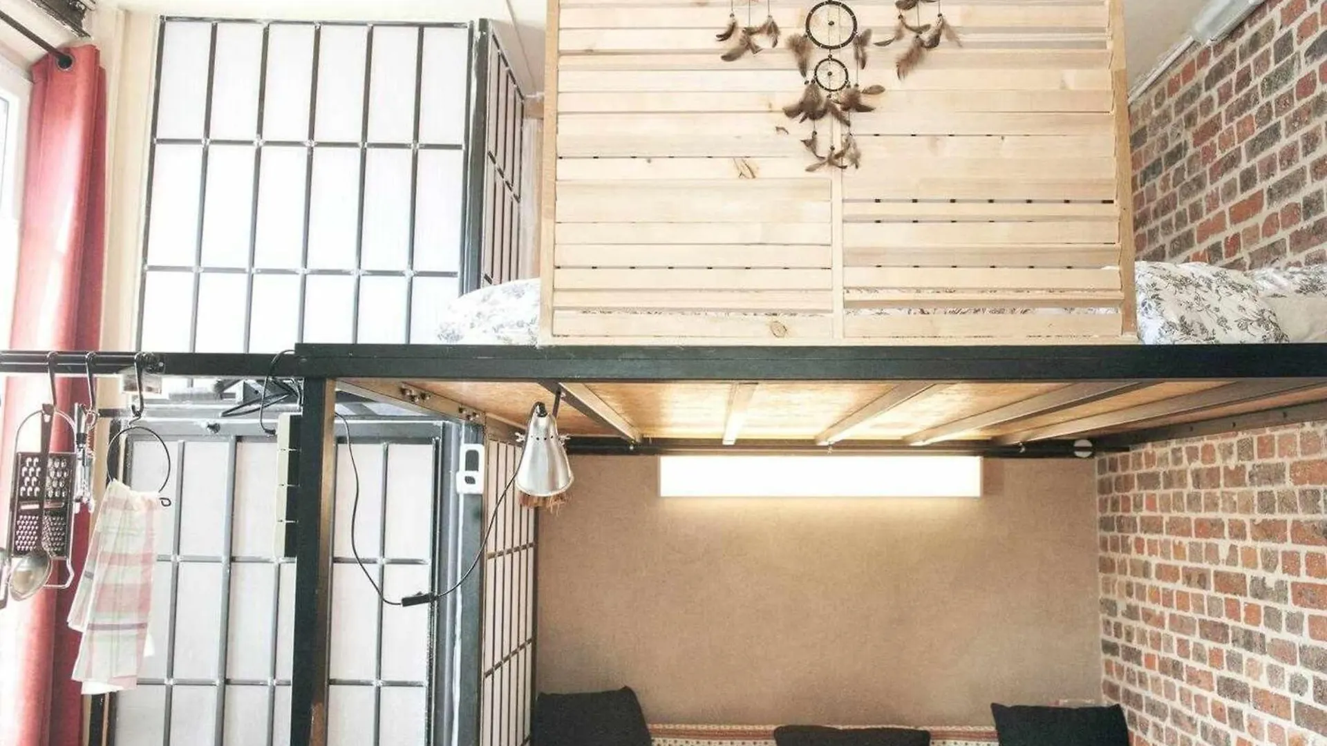 Cosy Quiet And Well Appointed Studio Apartment Paris